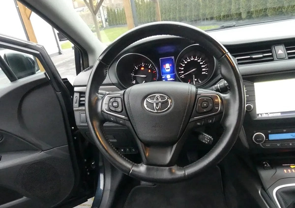 Toyota Avensis cena 64000 przebieg: 110000, rok produkcji 2016 z Bobowa małe 121